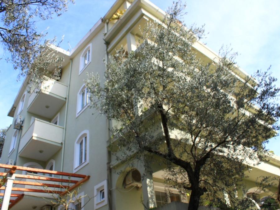 Villa Maja 3*, Рафаїловичі